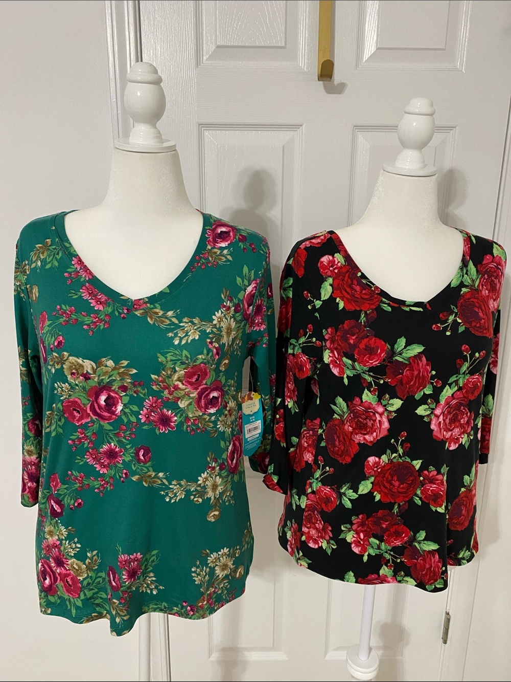 NWOT The Pioneer Woman Floral V-Neck Tops in Green and Black - 2 Pack
